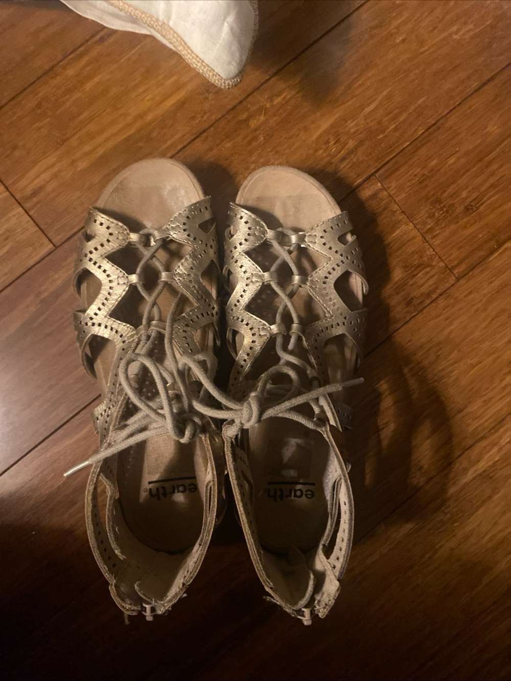 Earth Women’s size 8 Metallic Gold Lace-Up Cutout Sandals